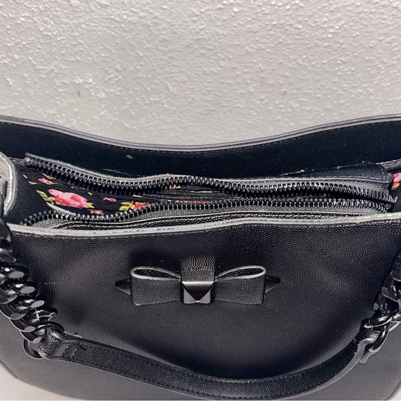 🌹Betsy Johnson black bow shoulder / hand bag with blk link strap. - Picture 7 of 15
